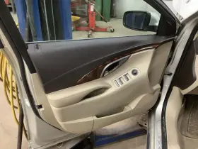 204.gm4l13 Lacrosse 2013 Front Door Trim Panel 337951 204.gm4l13 Lacrosse 2013 Front Door Trim Panel 337951