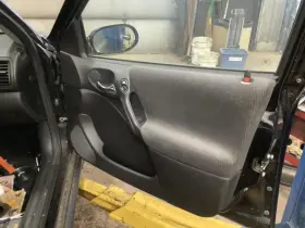 204.gm7l00 Sat L Sdn 2000 Front Door Trim Panel 335622