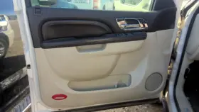 Cadillac 205.gm6211 Escalade 2011 Door Trim Panel Rear 1957181 Cadillac 205.gm6211 Escalade 2011 Door Trim Panel Rear 1957181
