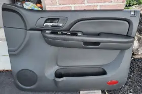 Chevrolet 15852621 07-09 Chevy Avalanche Silverado Sierra Front Rh Passenger Door Trim Panel Black