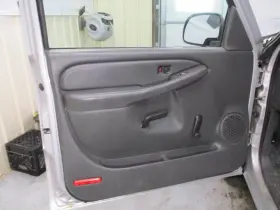 Chevrolet 2007640 Used Front Left Door Interior Trim Panel Fits 2006 Silverado 1500 Pic