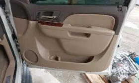 Chevrolet Truck 204.gm8b14 Tahoe 2014 Front Door Trim Panel 652878 Chevrolet Truck 204.gm8b14 Tahoe 2014 Front Door Trim Panel 652878