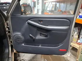 Chevrolet Truck 204.gm8m00 2000 Silverado Truck/pickup 1500 Rh Pass Side Front Door Interior Trim Panel Cha Chevrolet Truck 204.gm8m00 2000 Silverado Truck/pickup 1500 Rh Pass Side Front Door Interior Trim Panel Cha
