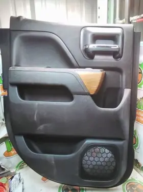 Chevrolet Truck 205.gm8m18 Silvrdo15 2018 Door Trim Panel Rear 2956415 Chevrolet Truck 205.gm8m18 Silvrdo15 2018 Door Trim Panel Rear 2956415