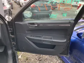Chrysler 204.ch1u10 300 2010 Front Door Trim Panel 1443370 Chrysler 204.ch1u10 300 2010 Front Door Trim Panel 1443370
