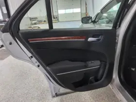Chrysler 205.ch1u12 300 2012 Door Trim Panel Rear 2919867
