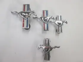 Ford C9zz-6520802-a Used 69 70 Mustang Interior Door Panel Pony Ornaments Lot Of 4