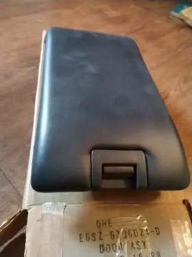 Ford E6sz-6306024 1987-1988 Thunderbird/ Cougar Center Console Door Assembly New Black Nos Ford E6sz-6306024 1987-1988 Thunderbird/ Cougar Center Console Door Assembly New Black Nos