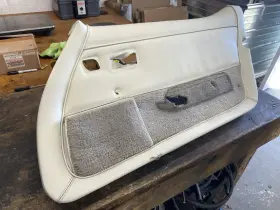 General Motors 123456 1978-1982 Chevy Corvette C3 Right Rh Passenger Side Door Panel Oyster Used Oem General Motors 123456 1978-1982 Chevy Corvette C3 Right Rh Passenger Side Door Panel Oyster Used Oem