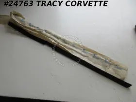 General Motors 14071842 1984-89 Corvette Gm# Rh Door Inner Glass Window Seal Molding Nos General Motors 14071842 1984-89 Corvette Gm# Rh Door Inner Glass Window Seal Molding Nos