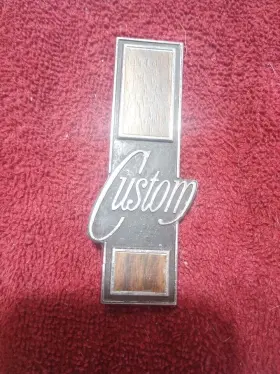General Motors 9875-432 Vintage 1973 Buick Lesabre Interior Door Panel Emblem