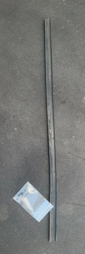 Infiniti 80839-jl00a 2010 G37 Convertible Door Lower Weatherstrip Rubber Seal Left Side Oem Infiniti 80839-jl00a 2010 G37 Convertible Door Lower Weatherstrip Rubber Seal Left Side Oem