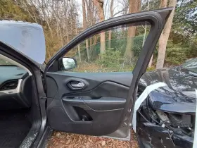 Jeep 204.am8215 Cherokee 2015 Right Front Door Trim Panel 2791264 Jeep 204.am8215 Cherokee 2015 Right Front Door Trim Panel 2791264