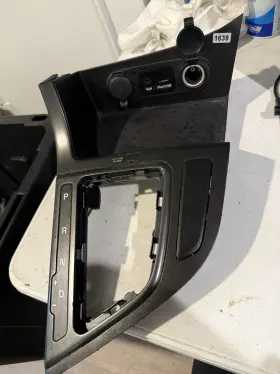 Kia 93720-2t100 Center Console Shifter Bezel Trim Cover Oe Fits Optima 2011-2015