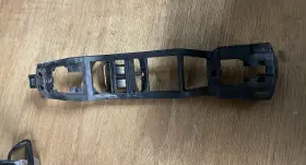 Mercedes-benz A2107600434 96-02 Mercedes-benz E320 E430 W210 Right Rear Door Handle Bracket