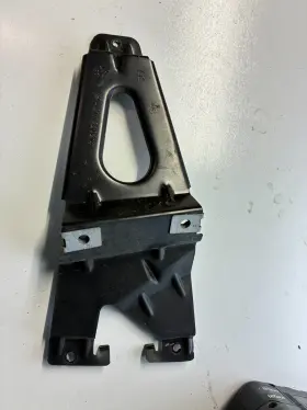Mercedes-benz A2117220214 Front Rh Inner Door Mount Bracket 2117220214 03-09 W211 E350 E300 Mercedes-benz A2117220214 Front Rh Inner Door Mount Bracket 2117220214 03-09 W211 E350 E300