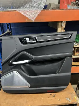Porsche 9y0867108aja11 19 20 21 22 23 Cayenne Right Front Door Trim Panel Black Al See Notes Porsche 9y0867108aja11 19 20 21 22 23 Cayenne Right Front Door Trim Panel Black Al See Notes