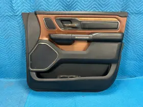 Ram 6sl621xtaa 1500 Front Passengers Door Interior Trim Panel 19-24 Black/brown Djxt Oem Ram 6sl621xtaa 1500 Front Passengers Door Interior Trim Panel 19-24 Black/brown Djxt Oem